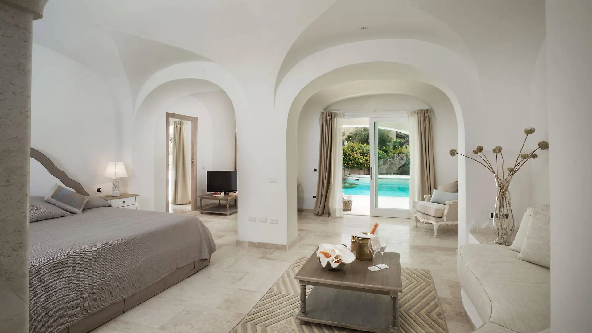Hotel Pulicinu Baja Sardinia