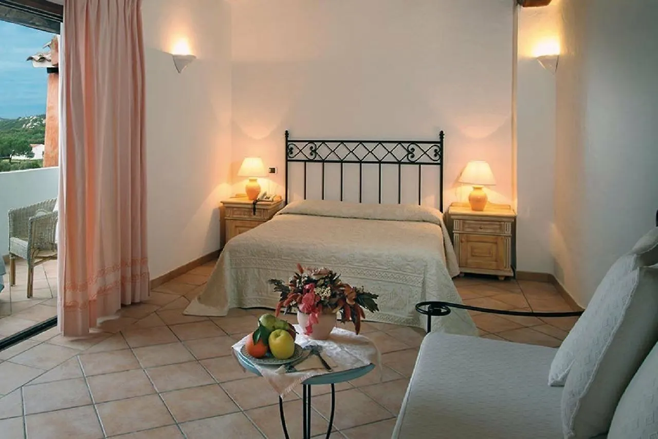 Hotel Pulicinu Baja Sardinia 4*,